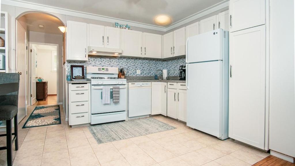 Apartmán Molokai Island Retreat With Beautiful Ocean Views And Pool - Newly Remodeled! Ualapue Exteriér fotografie